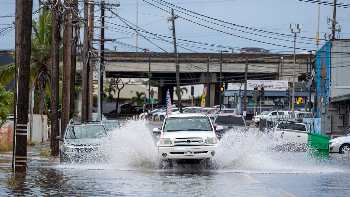Powerful Kona Low to lash Hawaii with torrential rain, fierce winds, blizzard conditions, Flood Watches issued