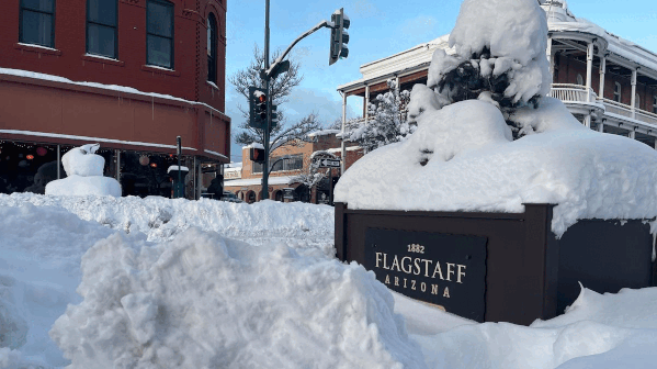 3 feet of snow pummels Flagstaff, shuts down busy northern Arizona interstates