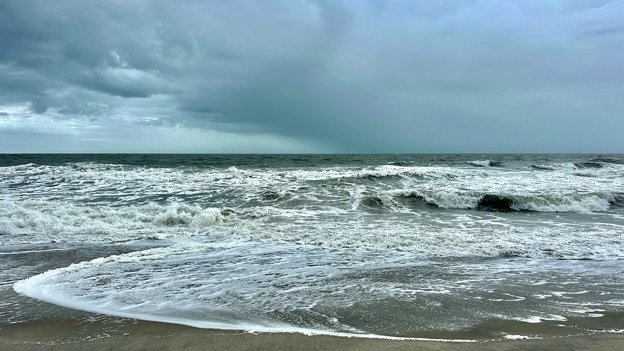 Nor'easter live tracker: Future radar, winds, storm surge, rain and alerts
