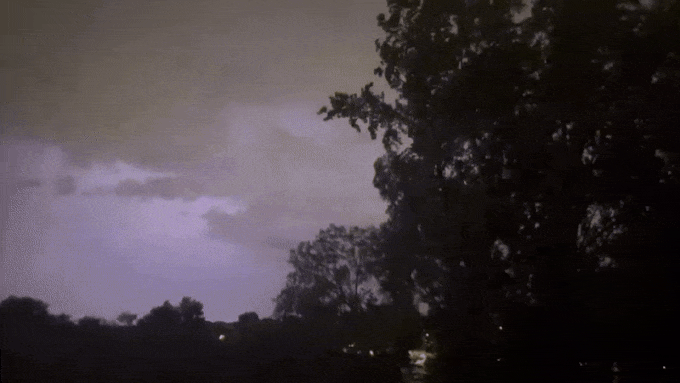 Sirens wail as 90+ mph winds blast Nebraska, leaving thousands without power
