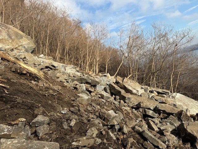 Rockslide closes cliff trail overlooking New York City in New Jersey park