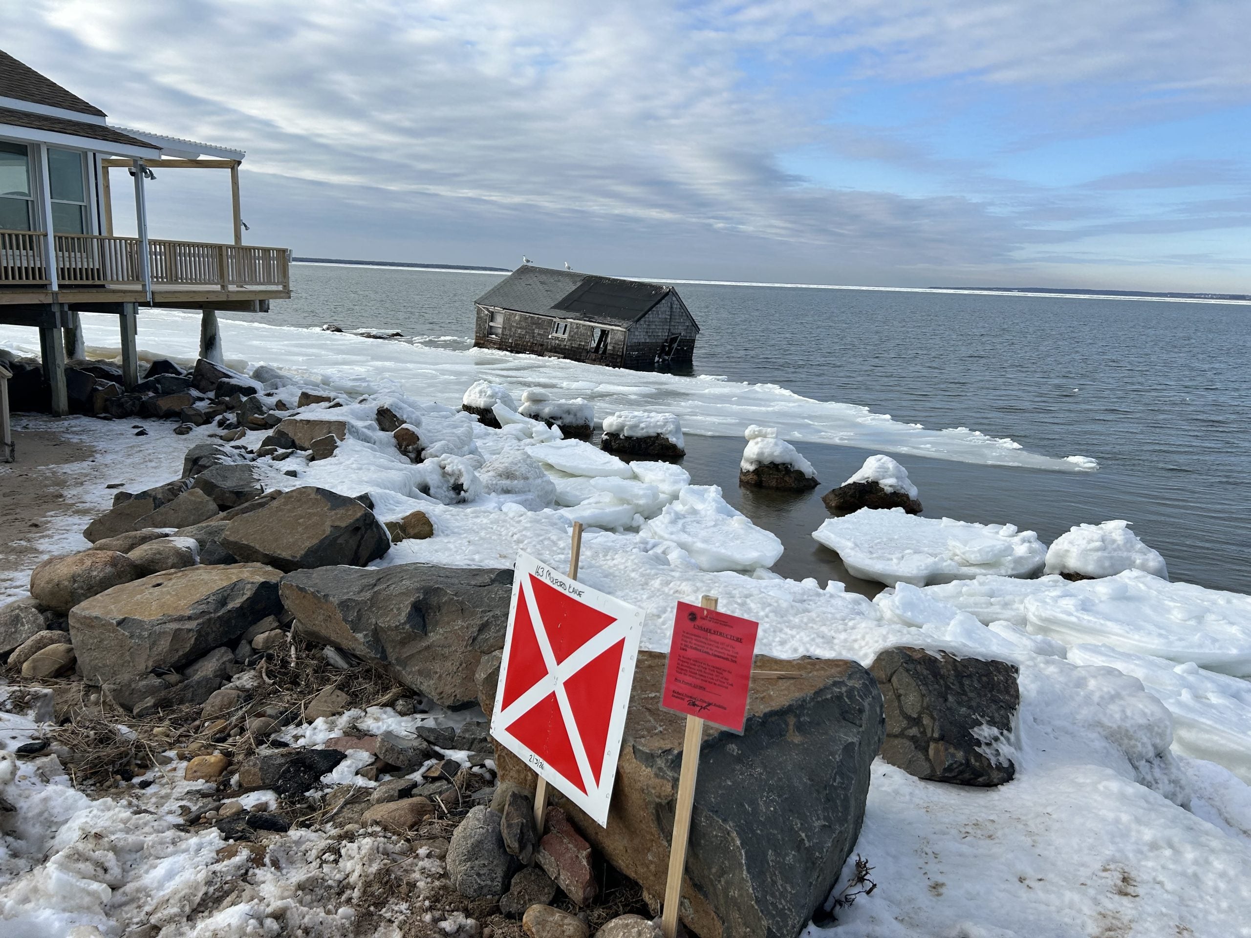 See it: Decades-old Hamptons stilt house collapses into bay amid extreme cold in New York