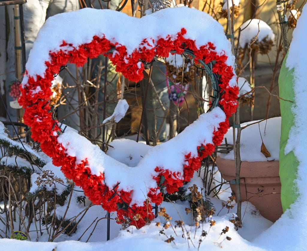 Northeast likely spared from blockbuster holiday weekend winter storm, light snow still possible for millions