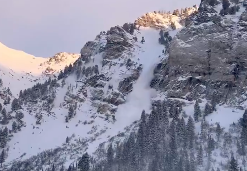 Avalanche danger prompts overnight interlodge at ski areas in Utah amid feet of snow