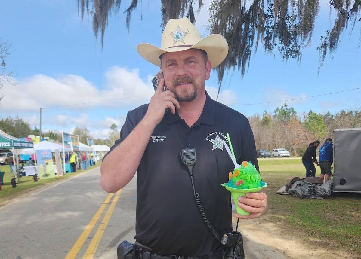 Police deputy dies shortly after helping with wildfire evacuations in Florida