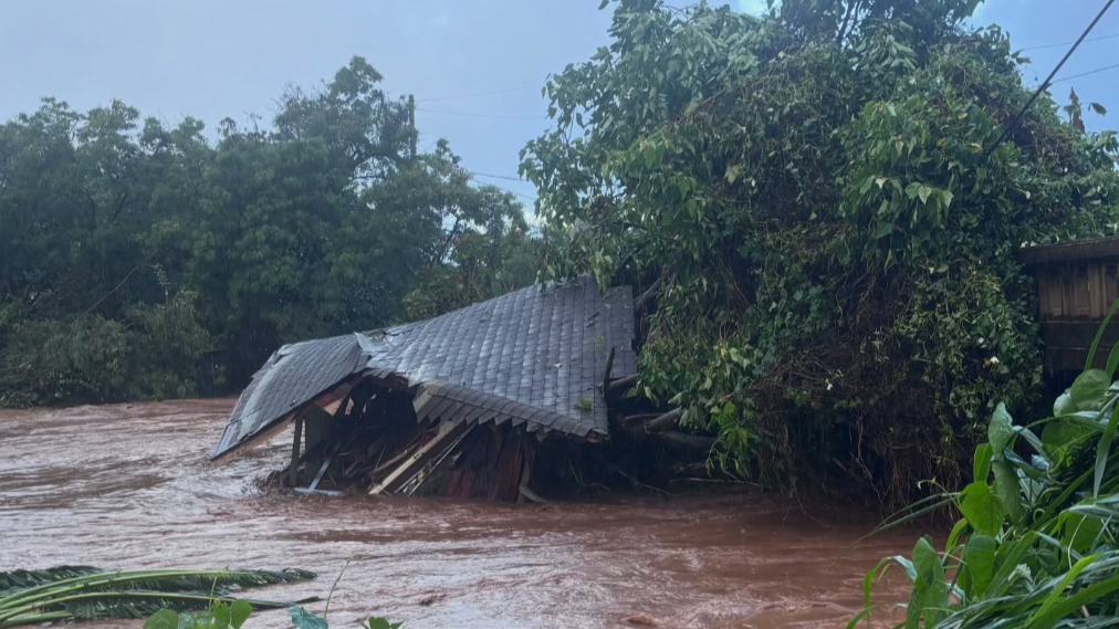 Ongoing extreme flooding devastates Hawaii as power restoration continues, evacuation orders lift