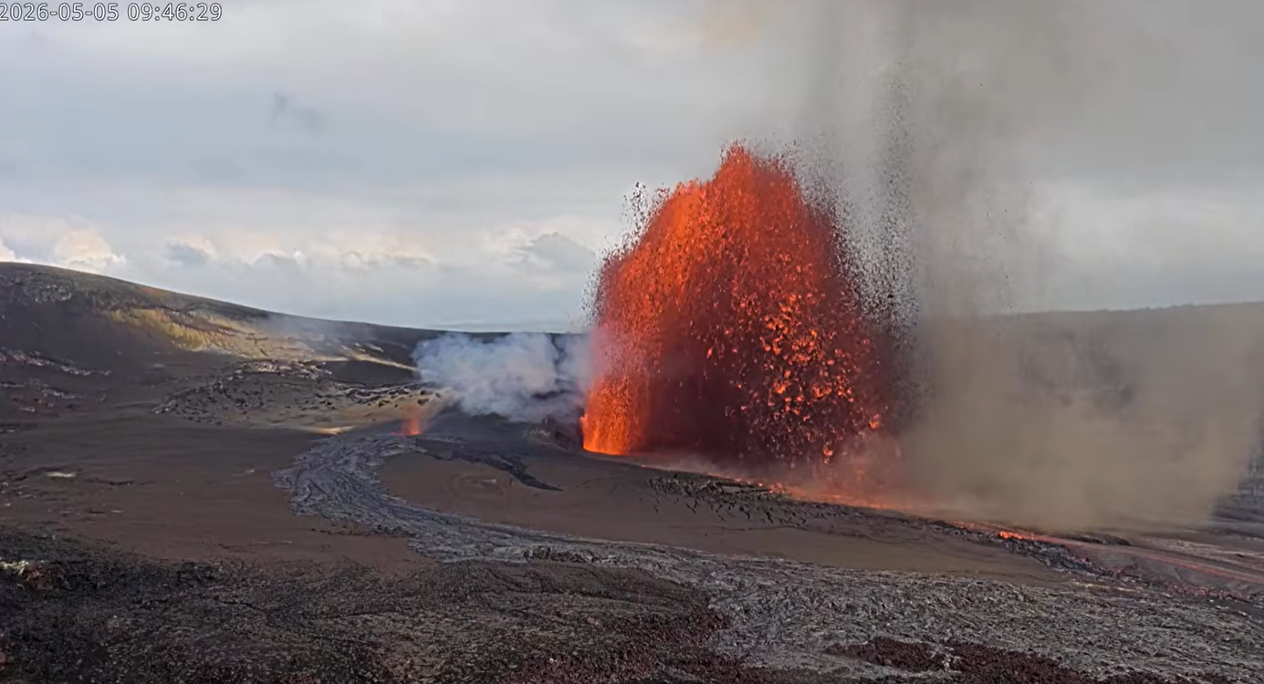 Hawaii’s Kīlauea volcano erupts for the 47th episode, sending fountains of lava into the air