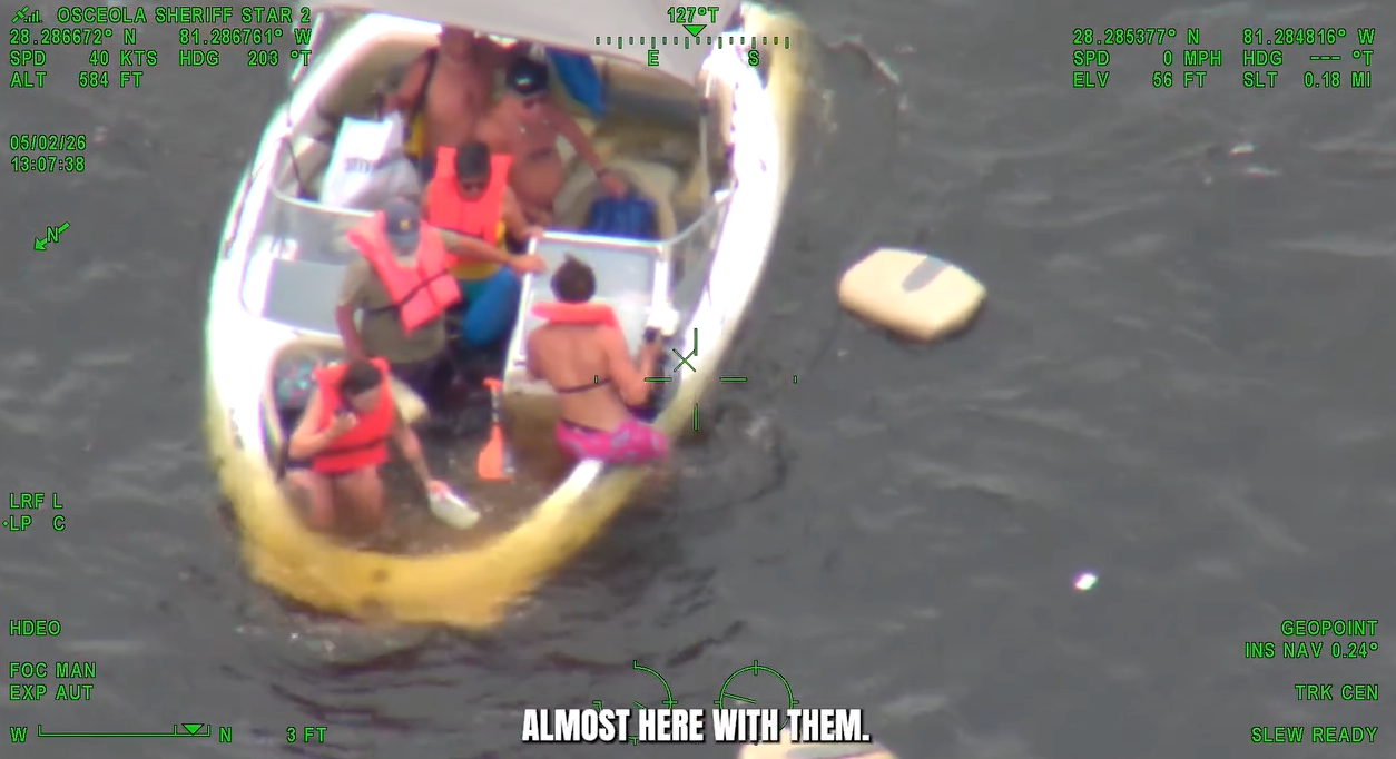 Watch: 6 saved from sinking boat in Florida lake amid hazardous weather as rescuers, Good Samaritan team up