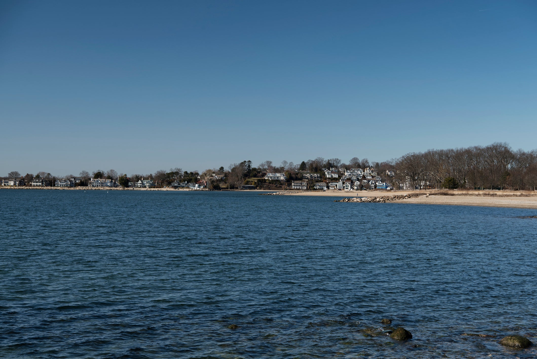 2 rescued, fisherman still missing after getting trapped in rising water at Connecticut beach