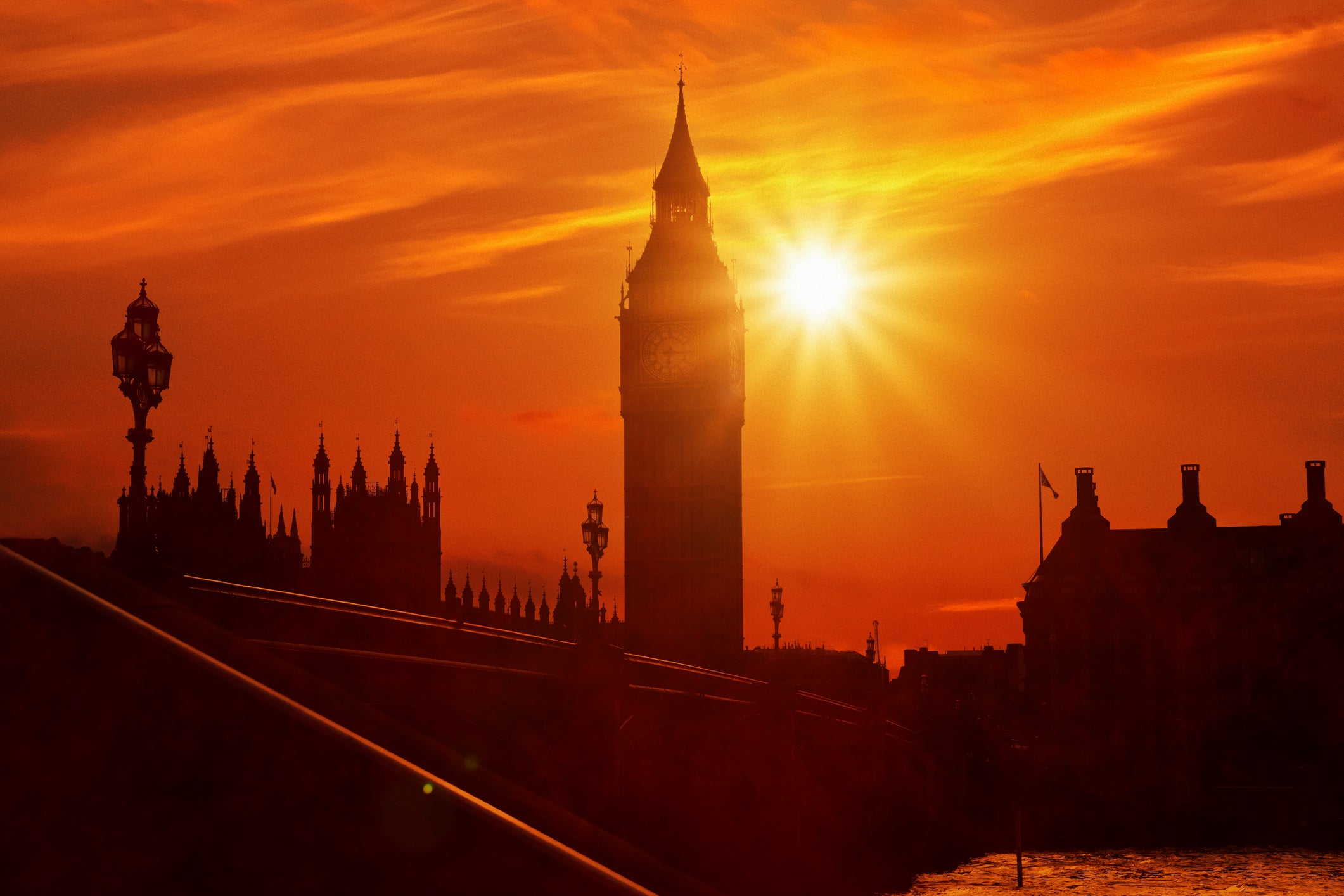 40 people dead as record-shattering heatwave bakes Europe, triggers London 'red warning'