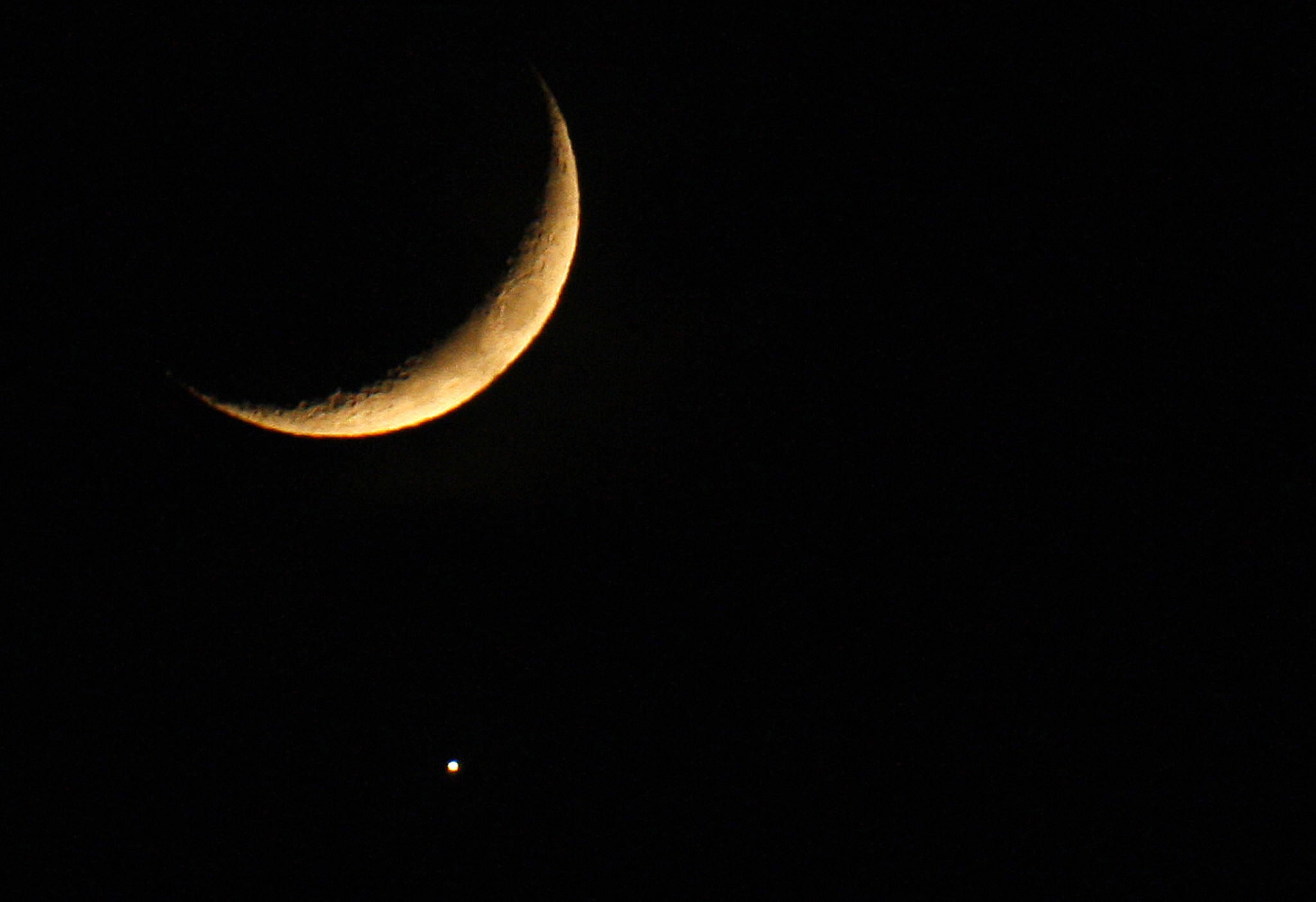 Look up: Skywatchers could see the crescent moon align with these 3 planets this week