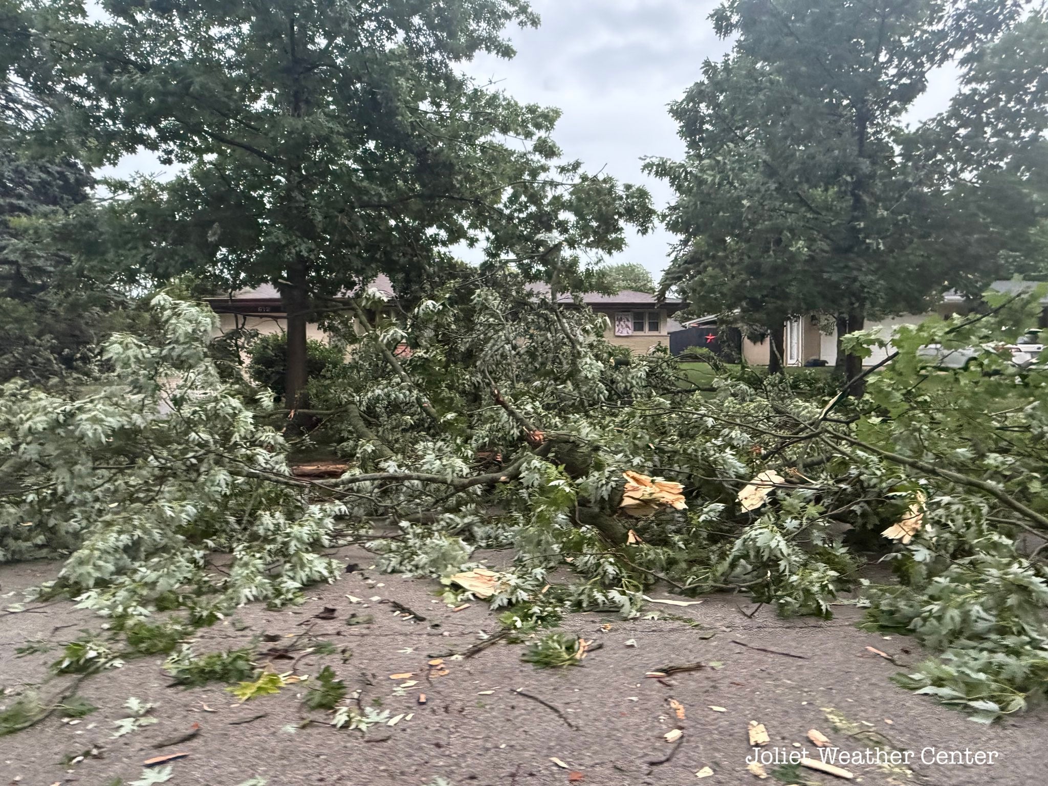 More than 500K residents without power in the Midwest as Derecho slams the region