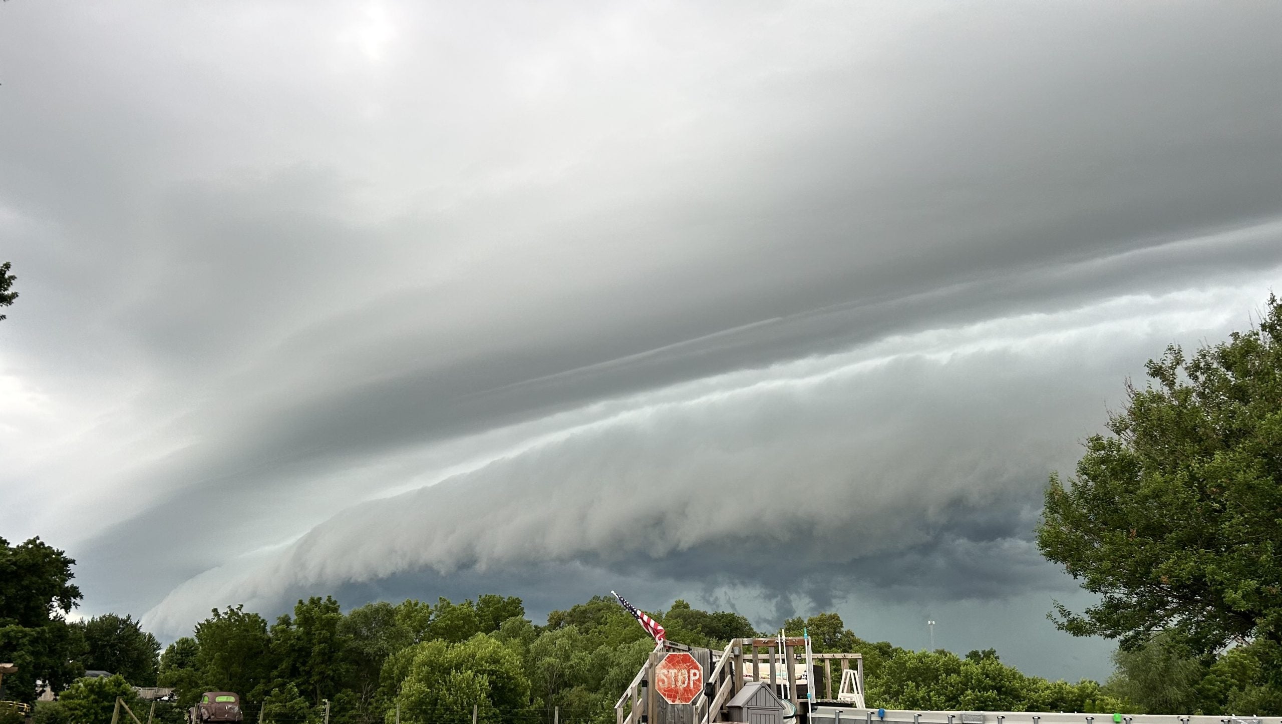 Man killed by falling tree in Des Moines, Iowa, during severe weather outbreak