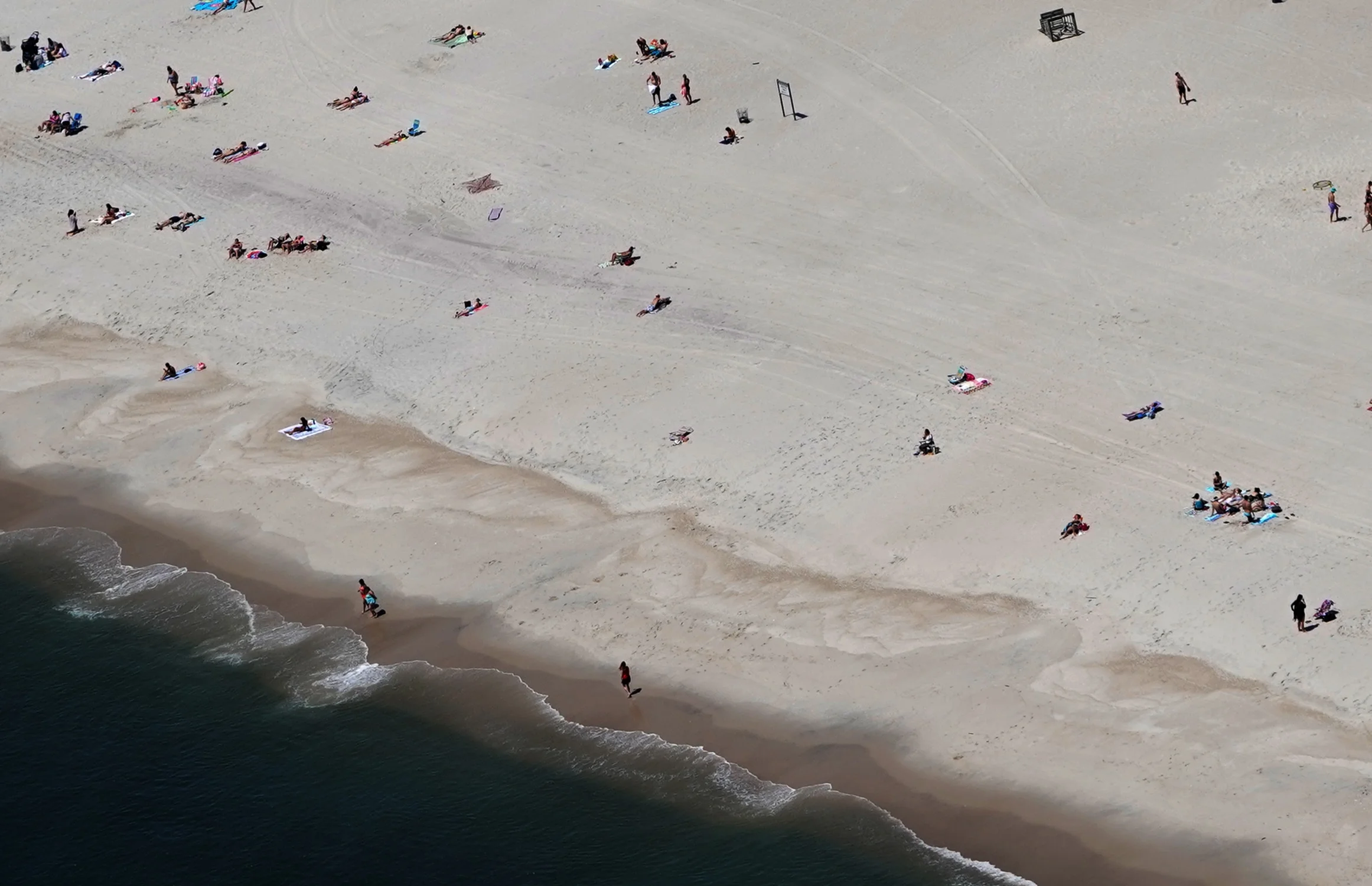 Reports: Beachgoer bitten by shark at Jones Beach on Long Island