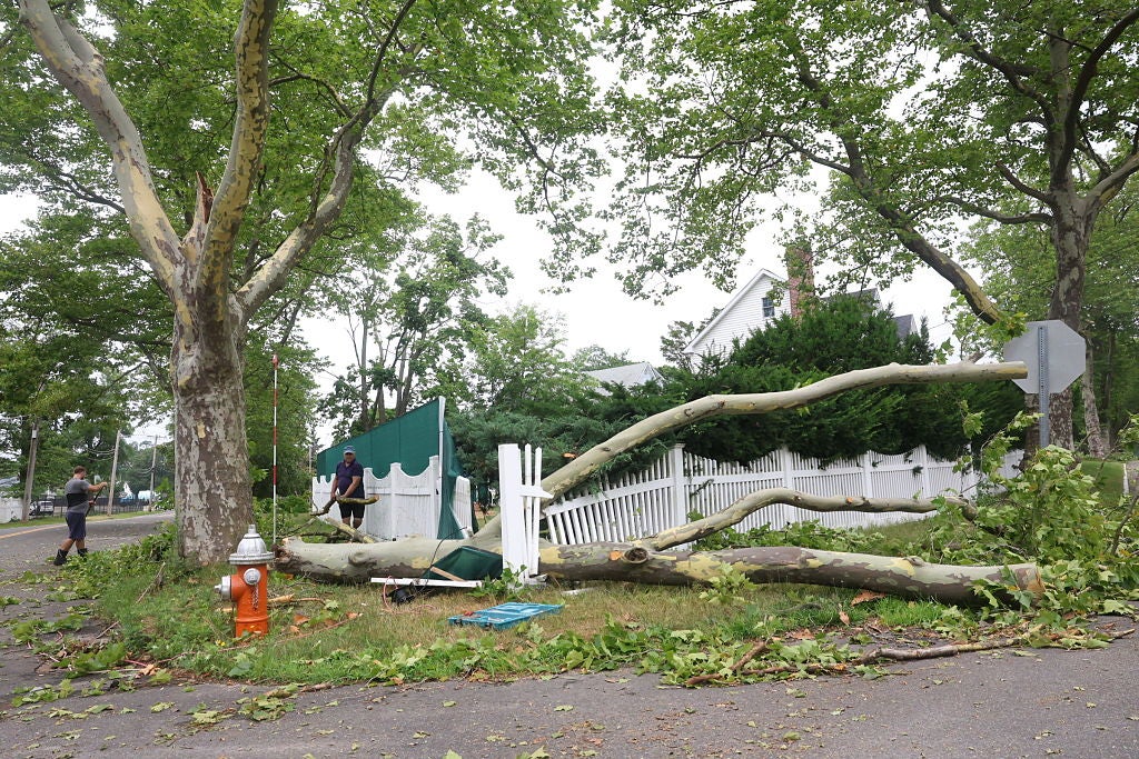 Severe thunderstorms bring damaging winds to Mid-Atlantic while South faces expanding flood threat