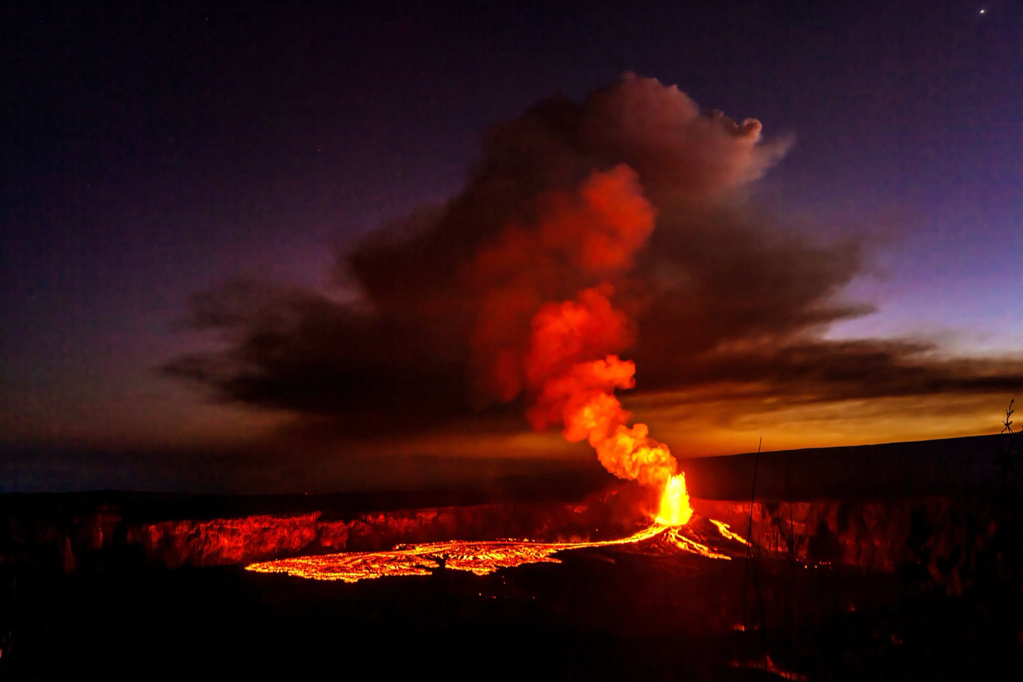 Active Kīlauea forces 'immediate' trail closures at Hawai'i Volcanoes National Park