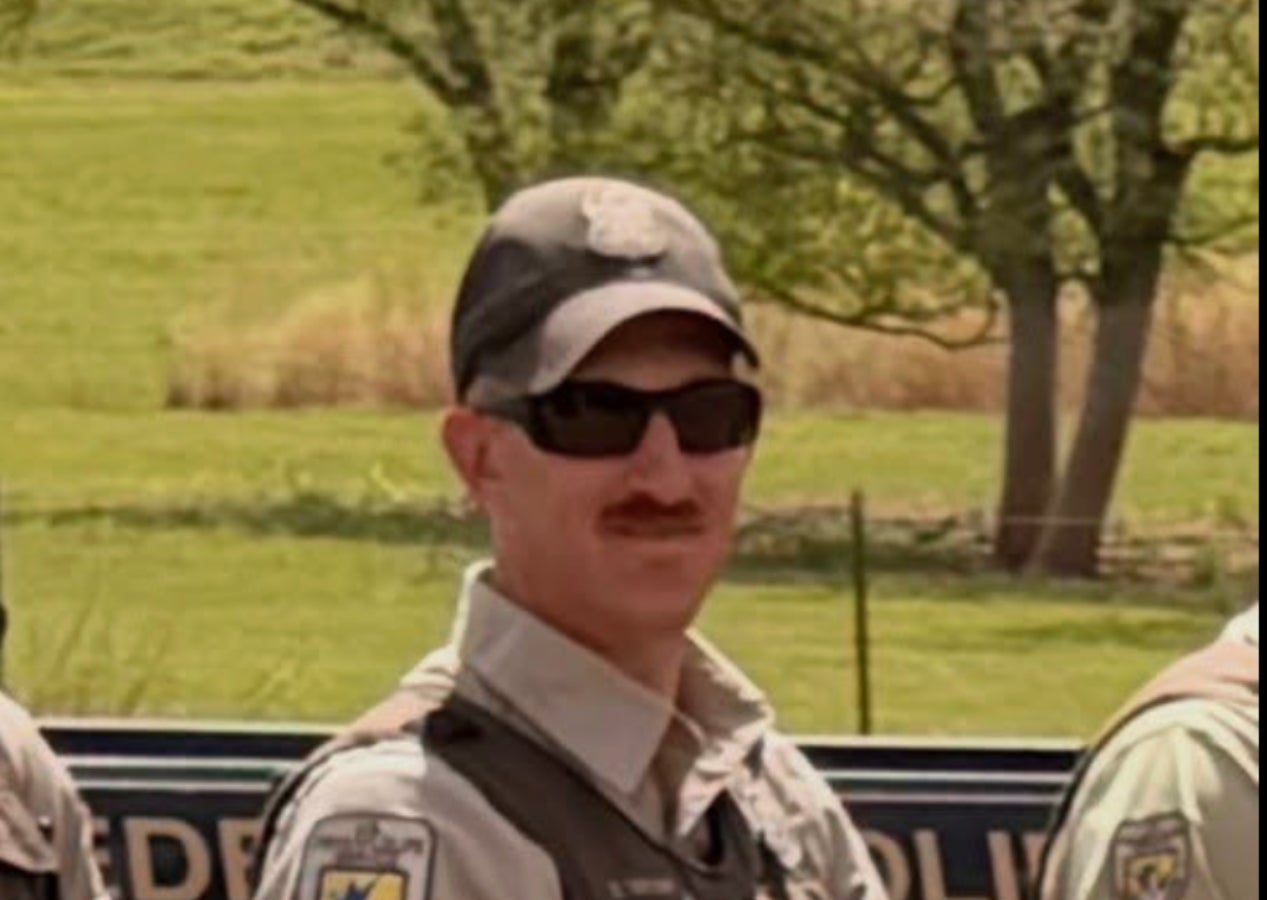 Federal wildlife officer dies while helping residents flee fast-moving Oklahoma wildfire