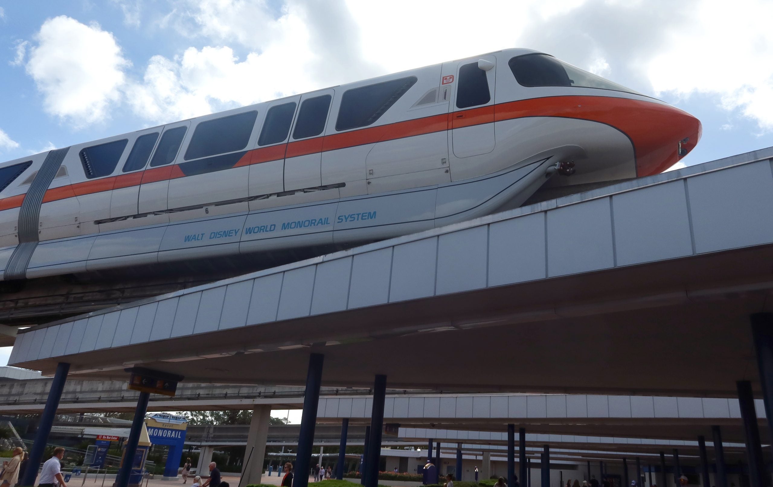 See it: Disney World visitors become stranded after lightning strike shuts down monorail