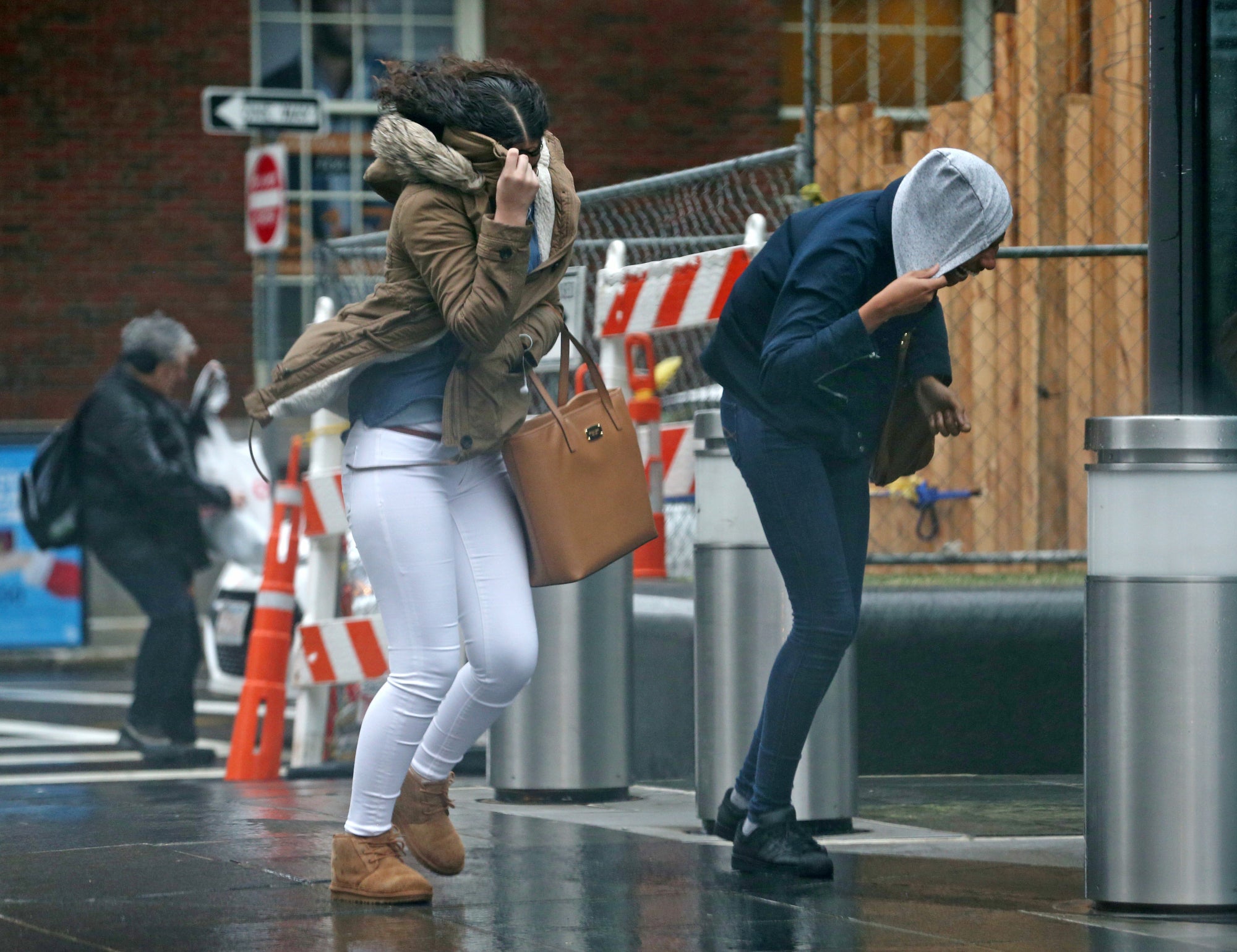 Strong storm could 'bomb' out off the Northeast coast, unleashing powerful winds and dangerous seas
